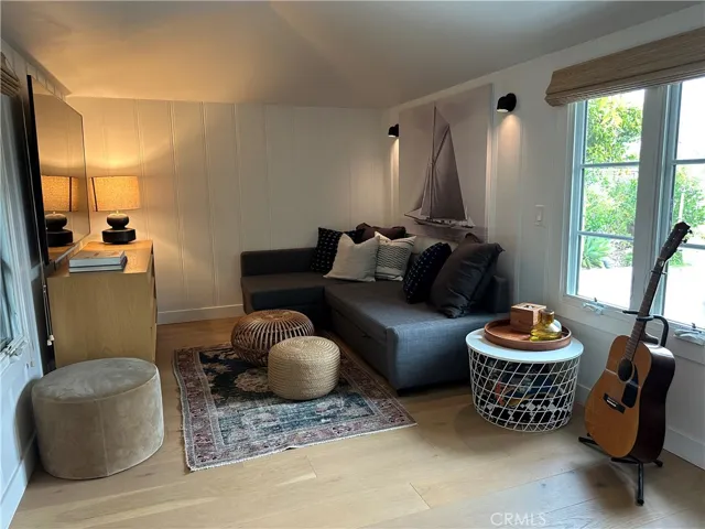 Office/guest room with pull-out couch