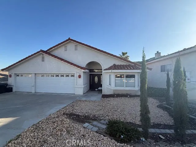 Front view of home shows single story living.