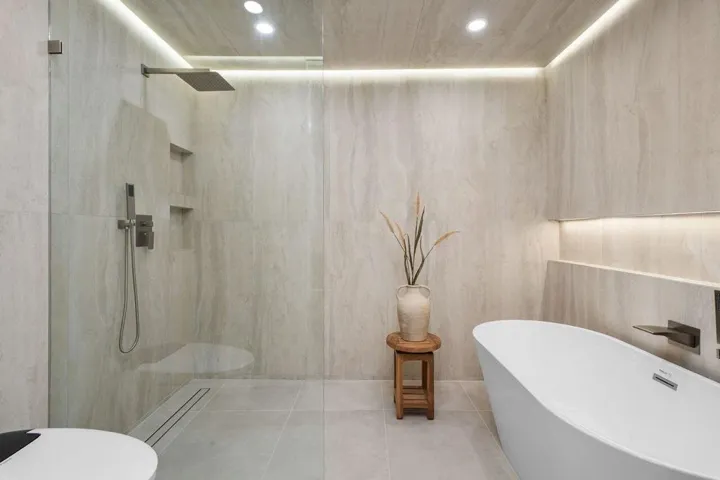 Primary Bathroom - Shower & Tub