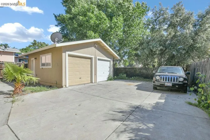 Detached Garage