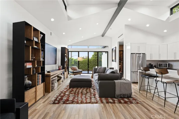 17929 Martha Street, Encino, California 91316