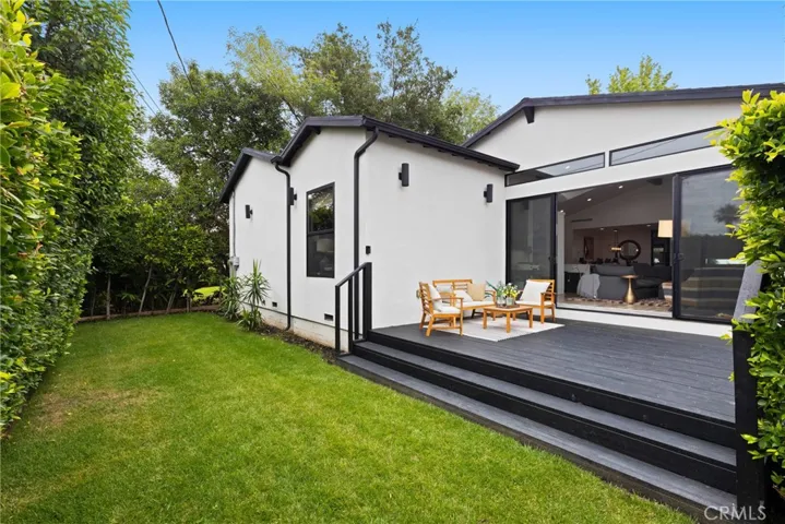 17929 Martha Street, Encino, California 91316