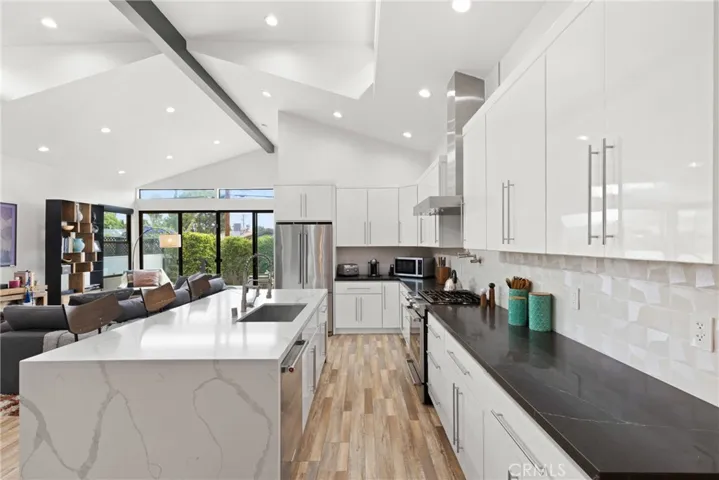 17929 Martha Street, Encino, California 91316