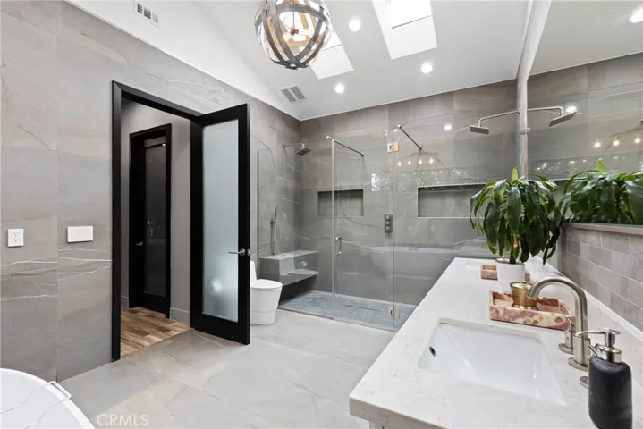17929 Martha Street, Encino, California 91316
