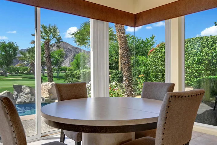 KITCHEN TABLE TIGHT.jpg mls