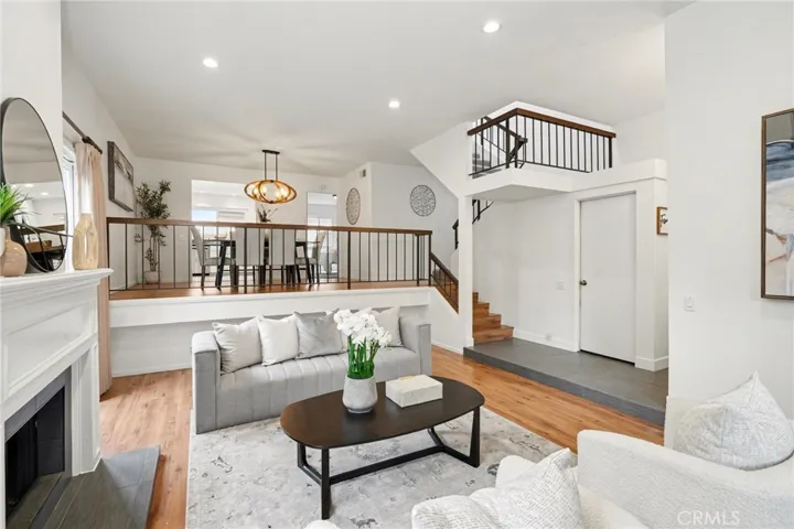 11 Foot High Ceilings & Recessed Lighting