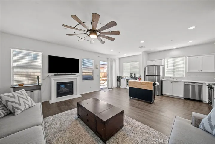 2836 La Calle Audaz, Rosamond, California 93560