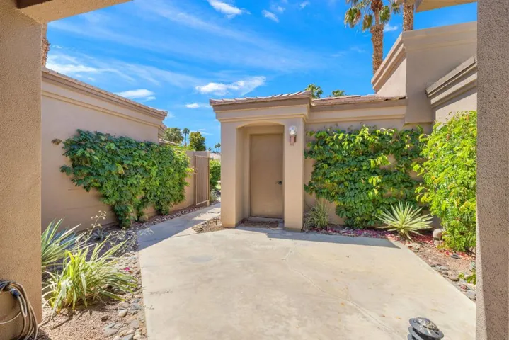 Walkway to front
