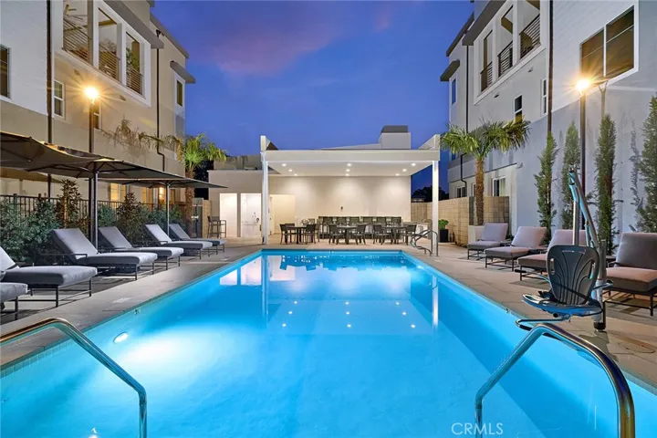 Community Pool/Lounge