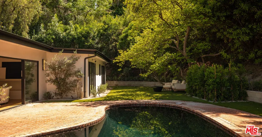 18001 Boris Drive, Encino, California 91316