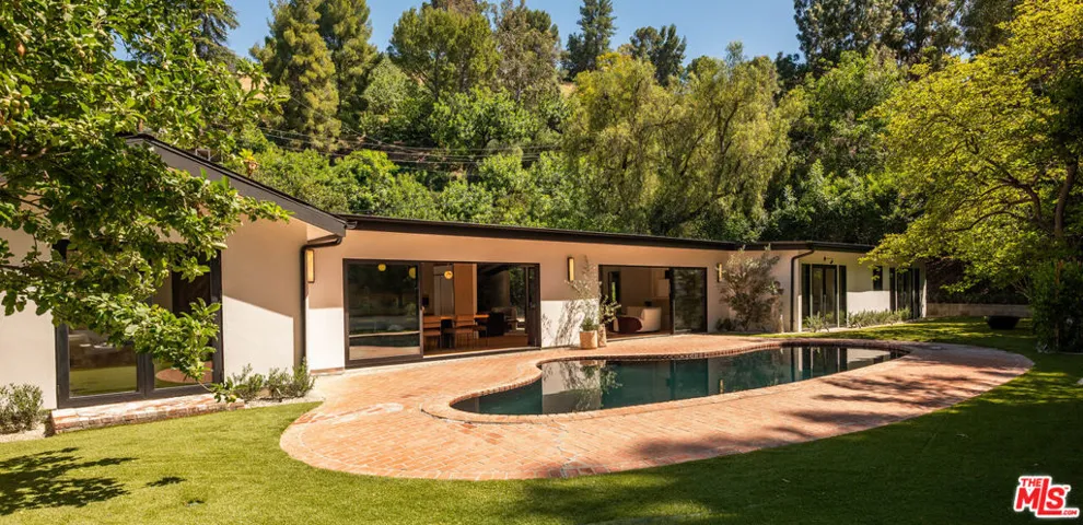 18001 Boris Drive, Encino, California 91316