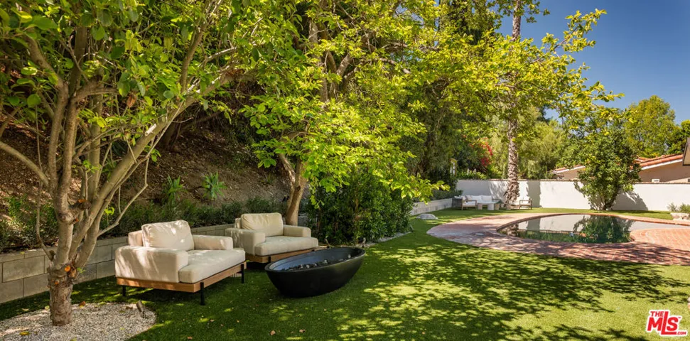 18001 Boris Drive, Encino, California 91316