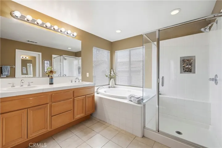 28940 Mirada Circulo, Valencia, California 91354
