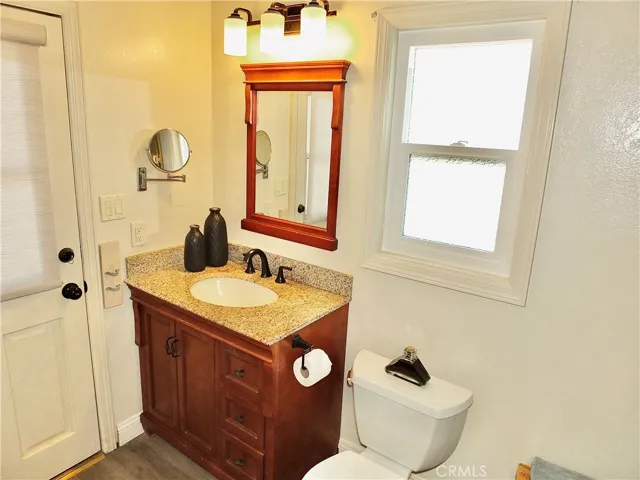 Primary en suite bathroom