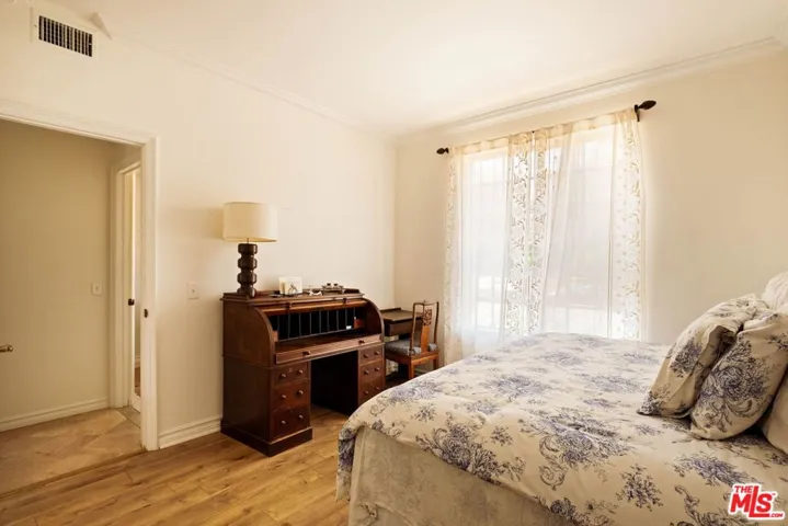 Downstairs ensuite Bedroom (5)