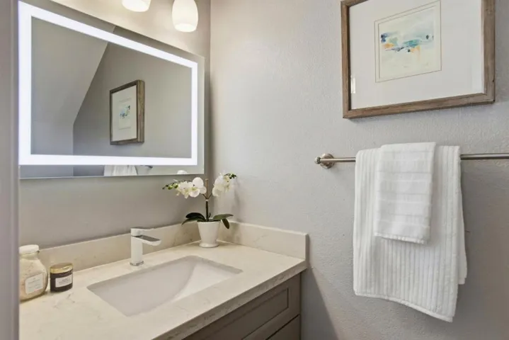 4173 El Camino Real 9, Palo Alto, California 94306