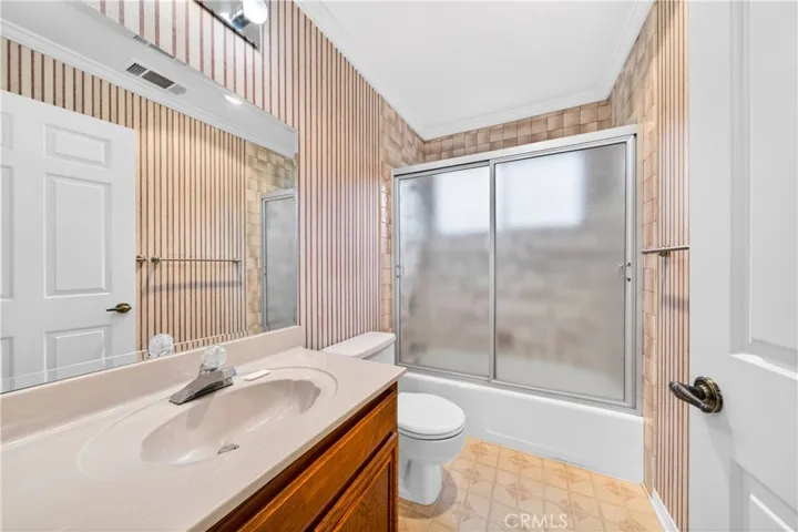 Upstairs Hallway Bathroom