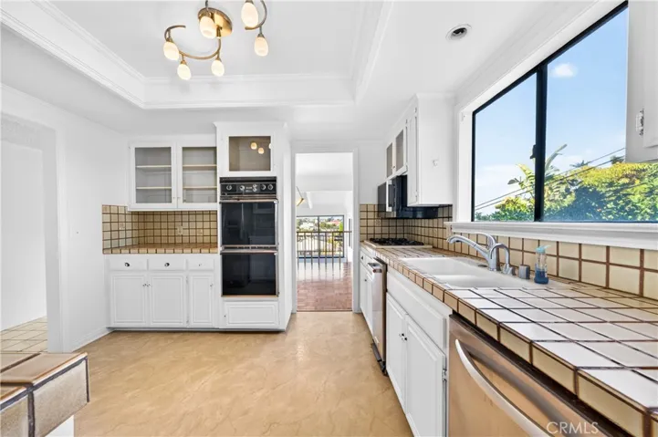Kitchen Facing Dining Room