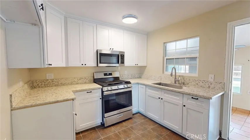 1014 W Andrews, Fresno, California 93705