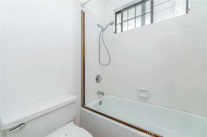 Upstairs 2nd bedroom bath
