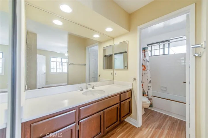 Upstairs 2nd bedroom bath