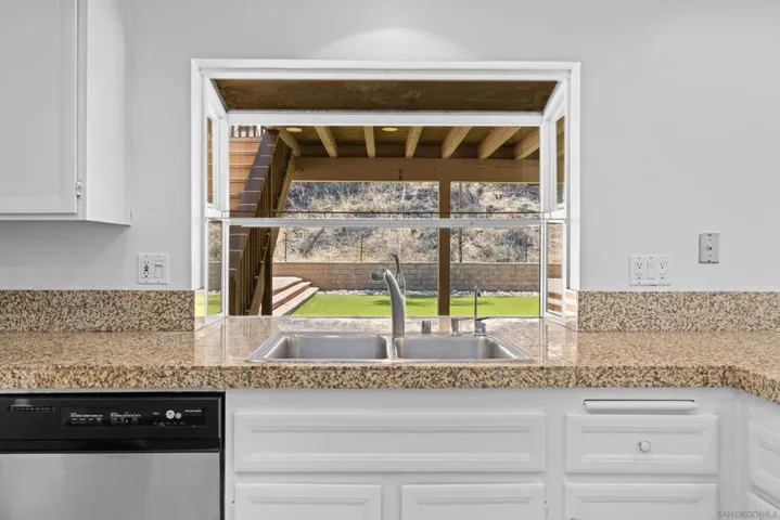 9193 Vista Entrada, Lakeside, California 92040