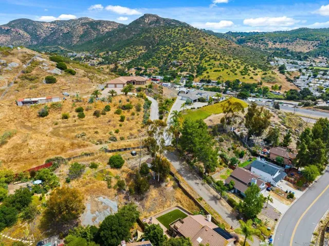 9193 Vista Entrada, Lakeside, California 92040