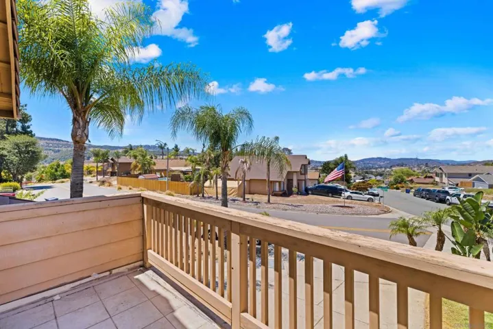 9193 Vista Entrada, Lakeside, California 92040