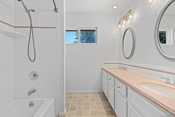 9193 Vista Entrada, Lakeside, California 92040