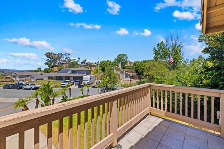 9193 Vista Entrada, Lakeside, California 92040