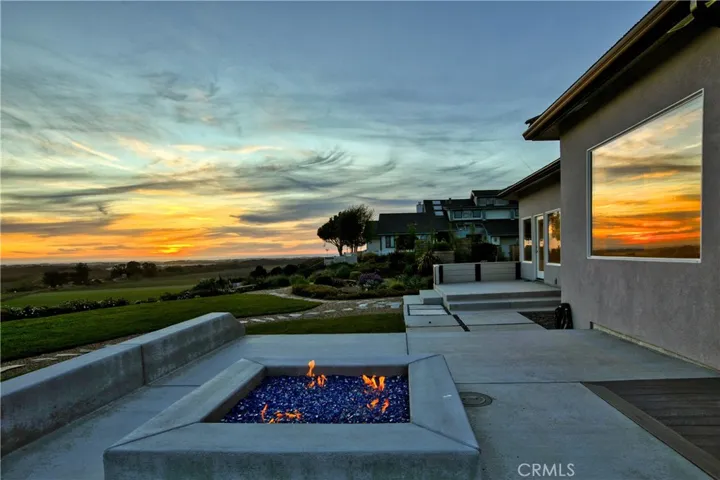 Gas fire pit entertainment area