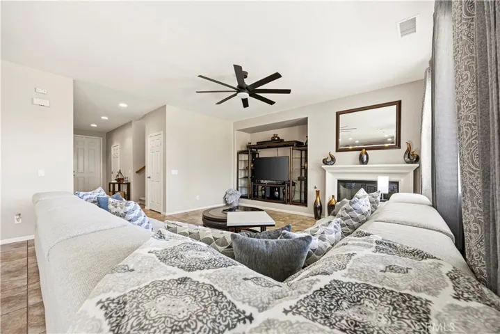 27073 N Bay Lane, Menifee, California 92585