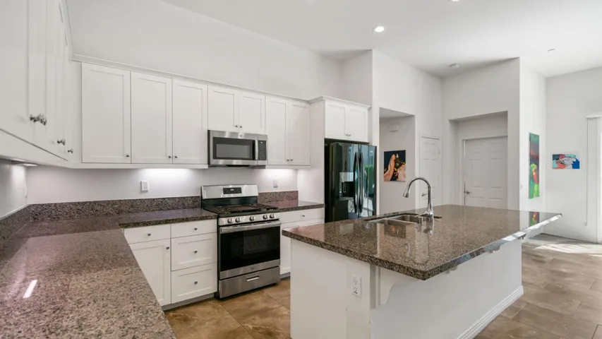 2-78810 Adesso Way Interior 26