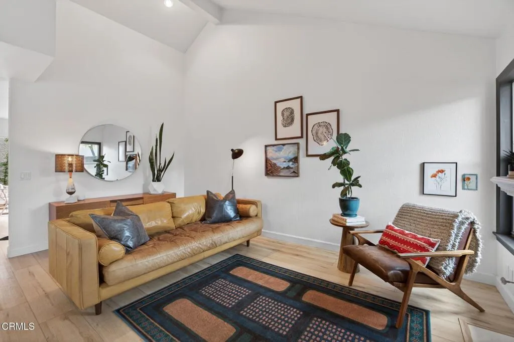 8-web-or-mls-Upmarket Media-456ViaC018
