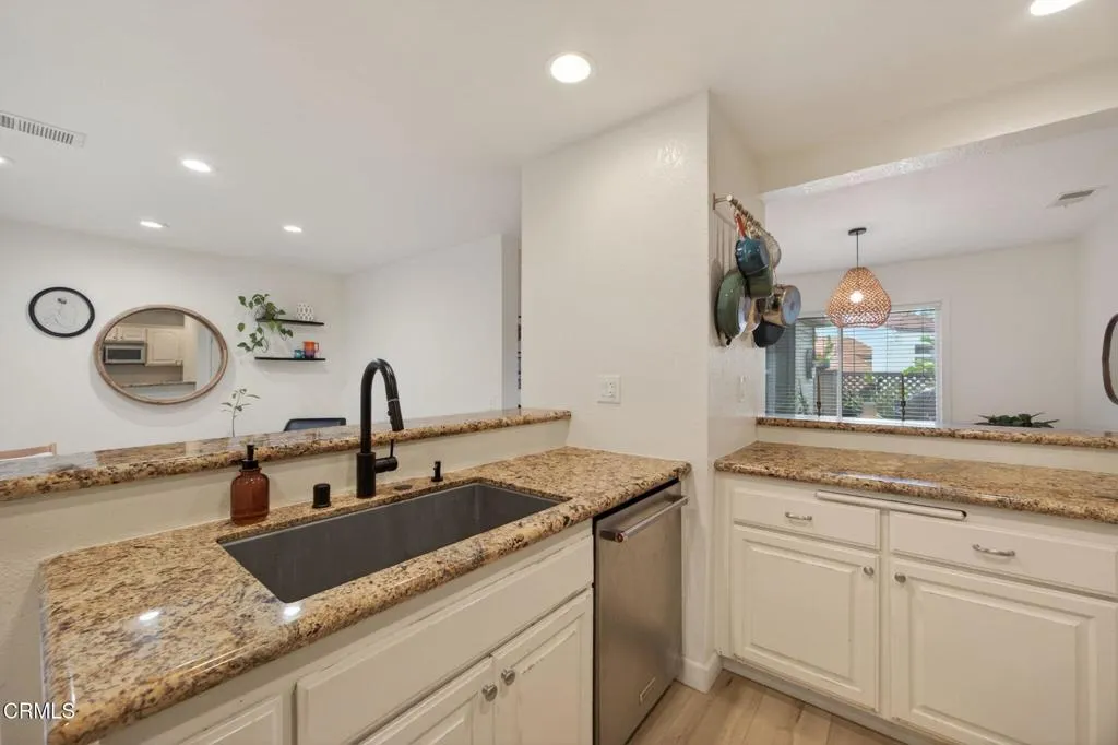 16-web-or-mls-Upmarket Media-456ViaC046