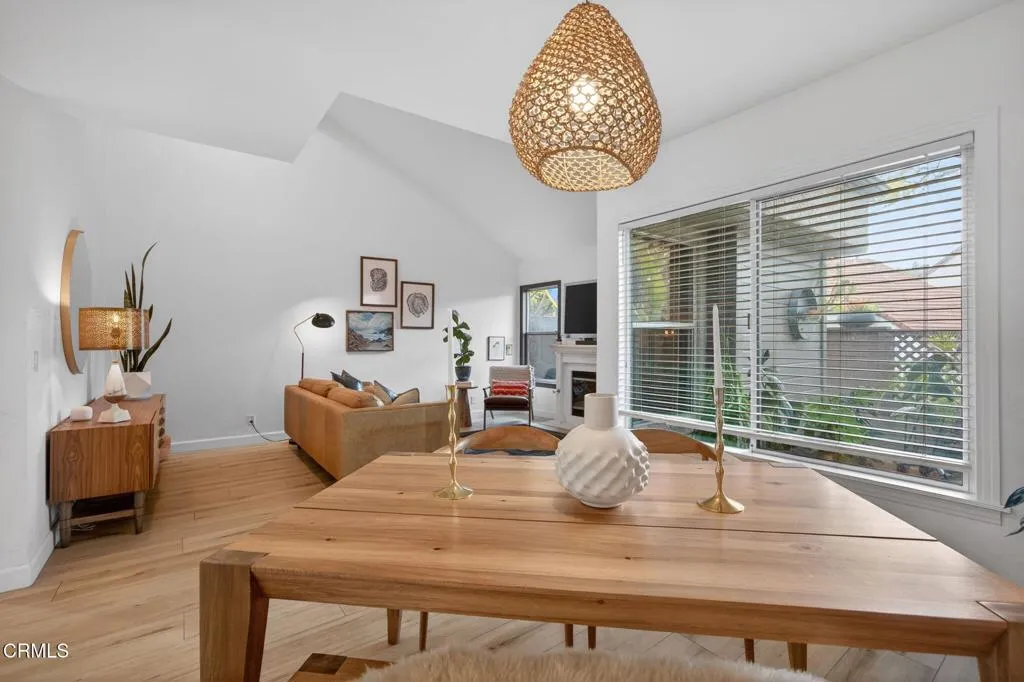 18-web-or-mls-Upmarket Media-456ViaC025