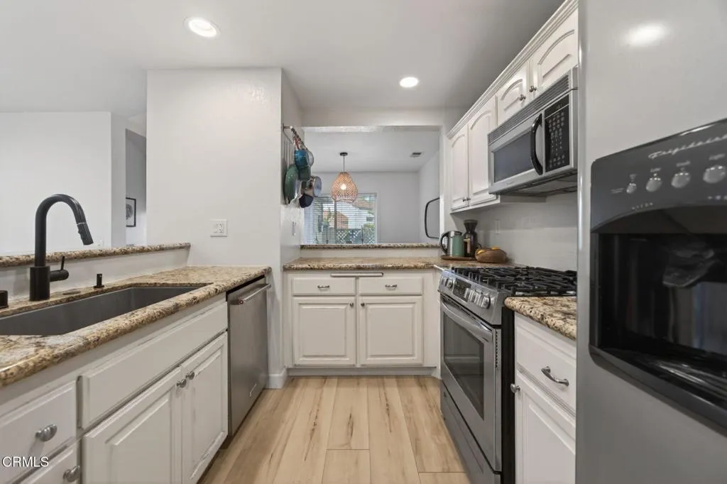 15-web-or-mls-Upmarket Media-456ViaC043