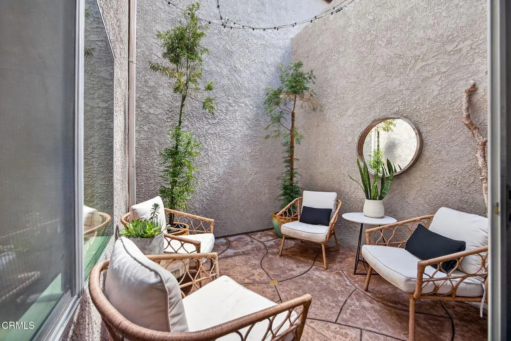 35-web-or-mls-Upmarket Media-456ViaC053