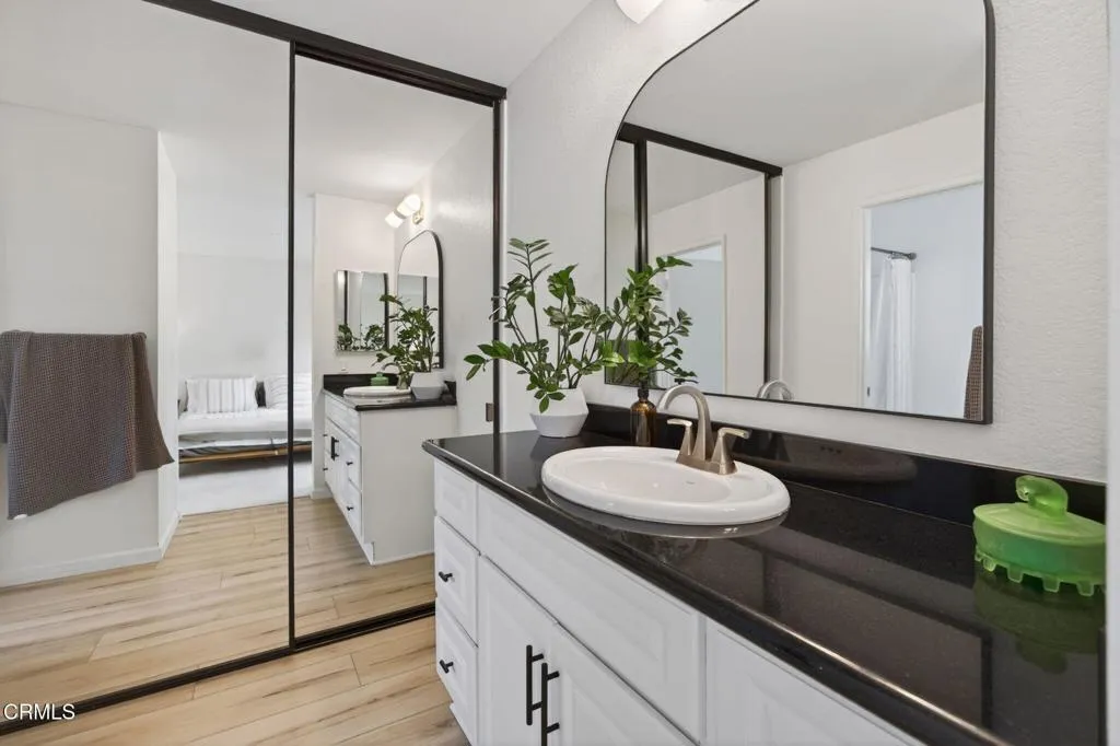 24-web-or-mls-Upmarket Media-456ViaC091