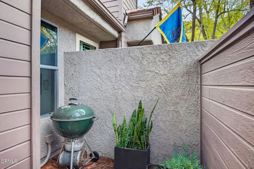 6-web-or-mls-Upmarket Media-456ViaC121