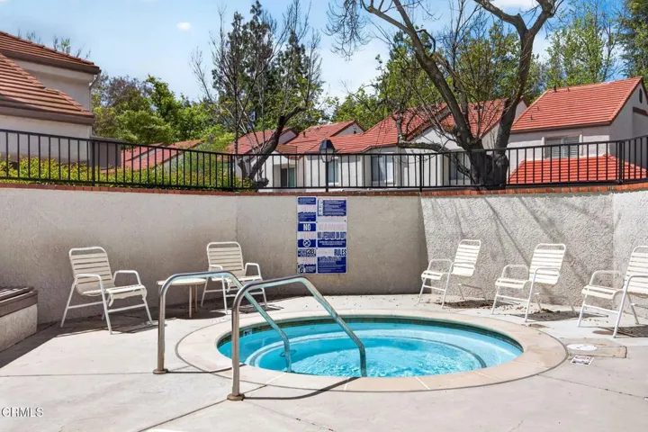 43-web-or-mls-Upmarket Media-456ViaC010