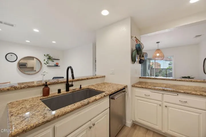 16-web-or-mls-Upmarket Media-456ViaC046