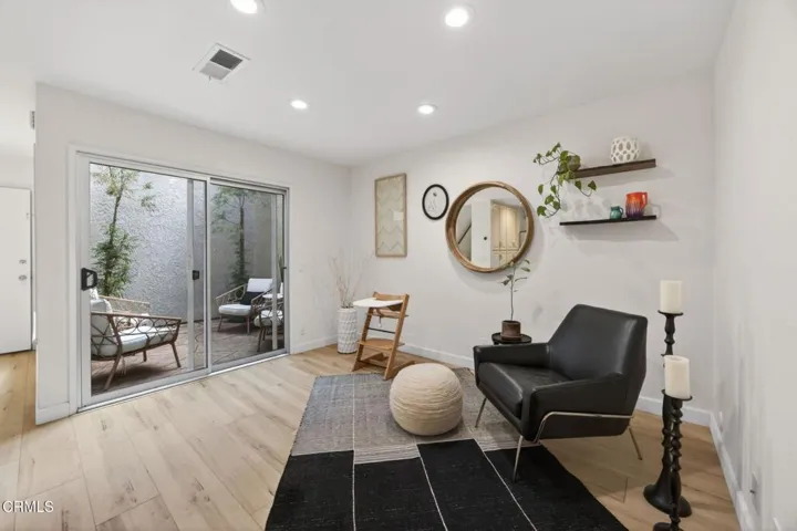 12-web-or-mls-Upmarket Media-456ViaC036