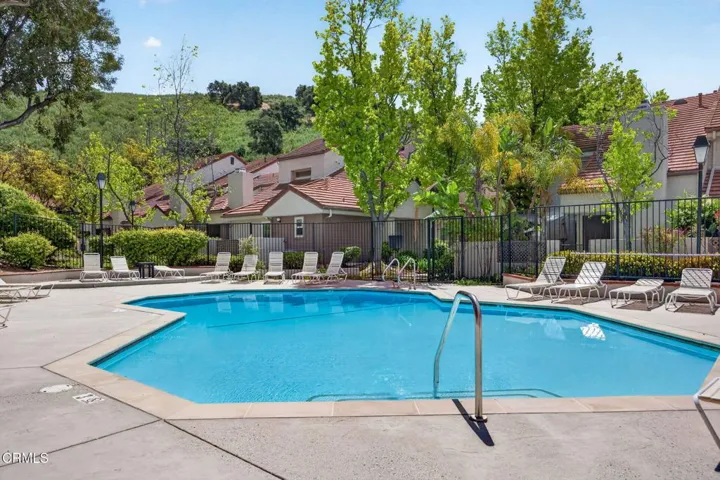 40-web-or-mls-Upmarket Media-456ViaC002