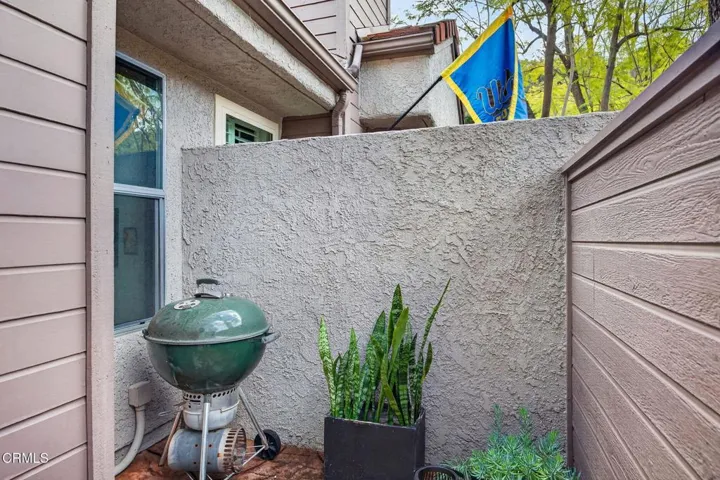 6-web-or-mls-Upmarket Media-456ViaC121