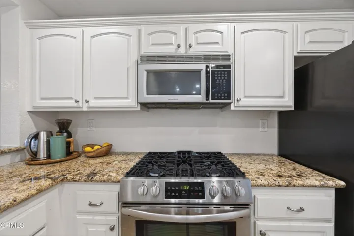 17-web-or-mls-Upmarket Media-456ViaC050