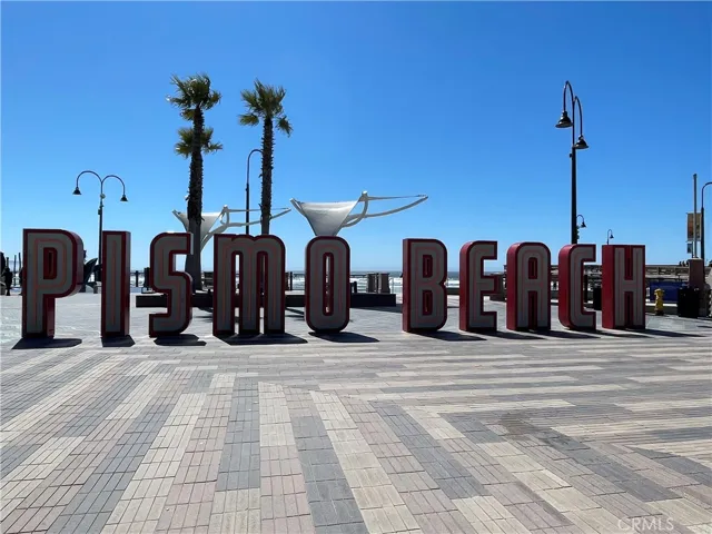 10mins to Pismo Beach Sign
