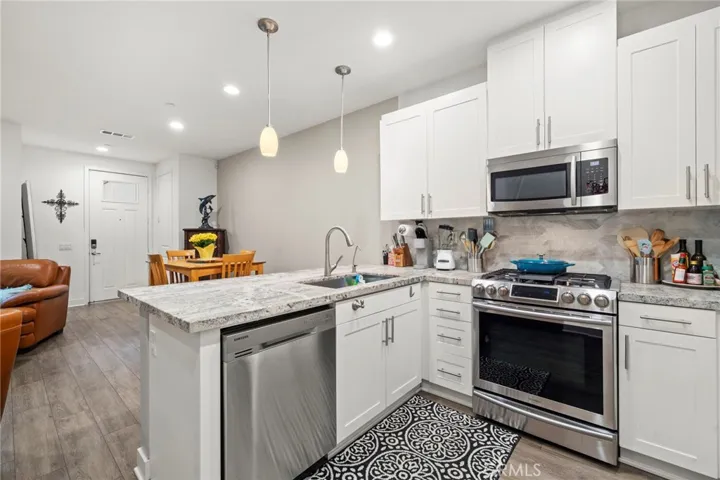 Kitchen with breakfast bar