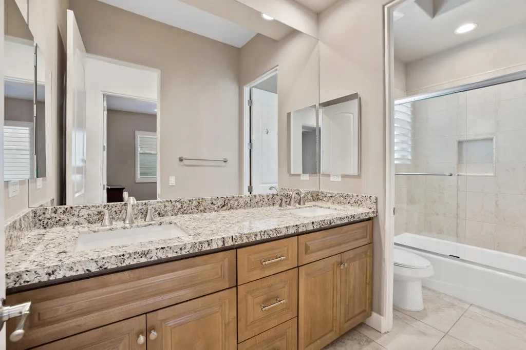 Guest full bath
