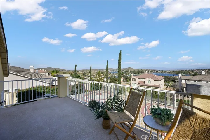 Oversized Deck off the Patio